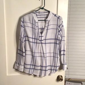 Split neck cotton top.